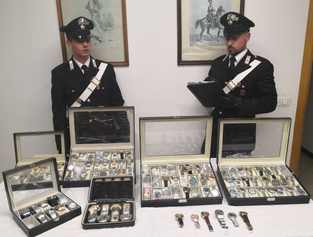  VIGONOVO (VE): SEQUESTRATI DAI CARABINIERI 121 OROLOGI FALSI